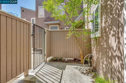 3901 Clayton Rd, Concord CA  94521-2583 exterior