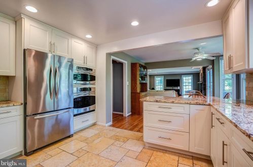 9400 Fox Hollow Dr, Rockville MD 20854-2083 exterior