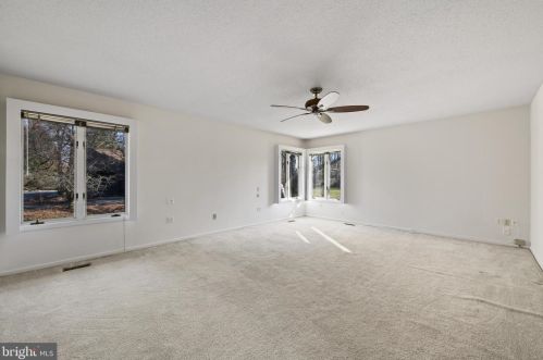 1 Hemlock Ct, Princeton NJ 08540-4708 exterior