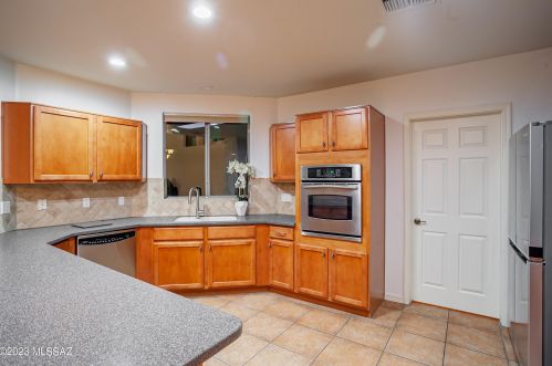 8154 Painted Feather Dr, Tucson AZ  85743-7418 exterior