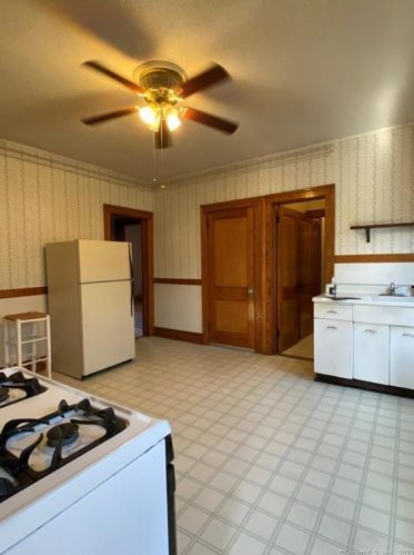 282 Linwood St, New Britain CT 06052-1951 exterior