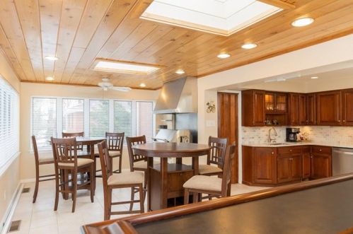 138 Sunset Dr, Pittsburgh PA 15228-2550 exterior