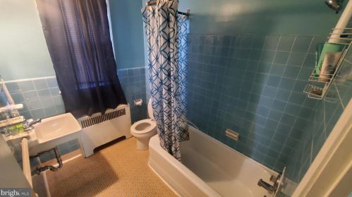 1032 Toll St, Chester PA 19022-1451 exterior