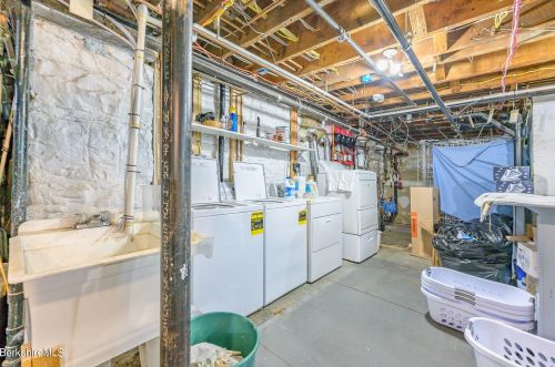 2 Kemble St, Lenox MA 01240-2816 exterior