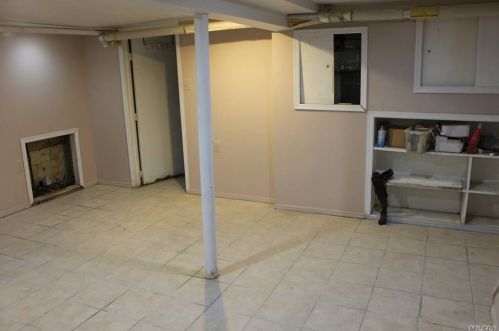 39 Waldinger St, Valley Stream NY 11580-3806 exterior