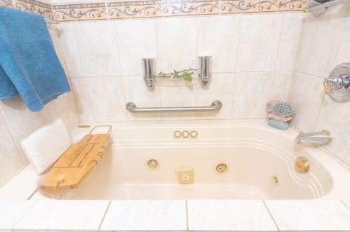 8236 37, Milwaukee WI 53210-3047 exterior