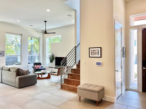 1307 Clifford Ave, Austin TX  78702-1626 exterior