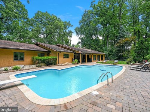 1716 Old Welsh Rd, Huntingdon Valley PA  19006-5838 exterior