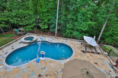 8069 Kenstone Ct, Atlanta GA 30350-4160 exterior