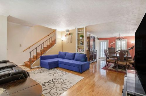 276 Lakemoore Dr, Atlanta, GA 30342-3829