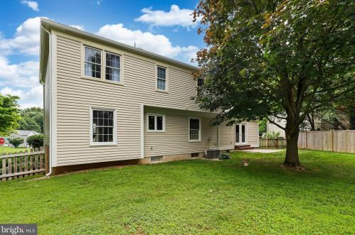 17032 Flatwood Dr, Rockville MD 20855-2539 exterior