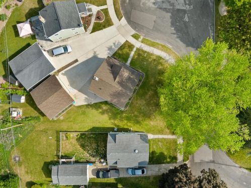 318 Un Pl, Manitowoc WI 54220-3753 exterior