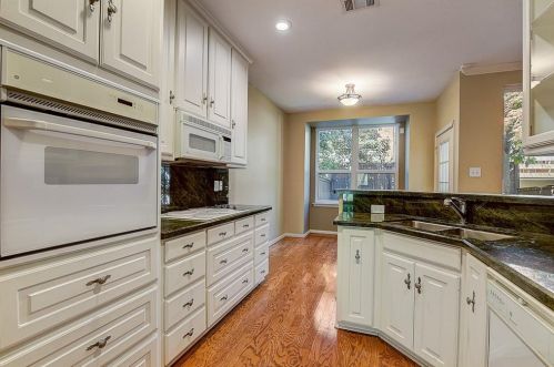 8435 Coppertowne Ln, Dallas, TX 75243-8062