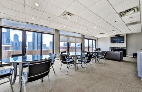 375 Erie St, Chicago IL 60654-5710 exterior