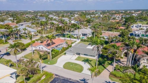 2870 Leeward Ln, Naples FL 34103-4038 exterior