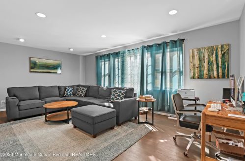 33 Hidden Strm Rd, East Freehold NJ 07728-1563 exterior