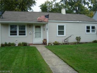 55 Grandmere Dr, Cleveland OH  44146-3241 exterior