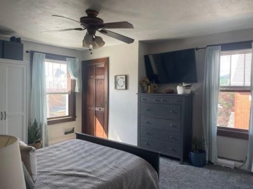 611 Chestnut St, Moon Twp PA 15108-1902 exterior