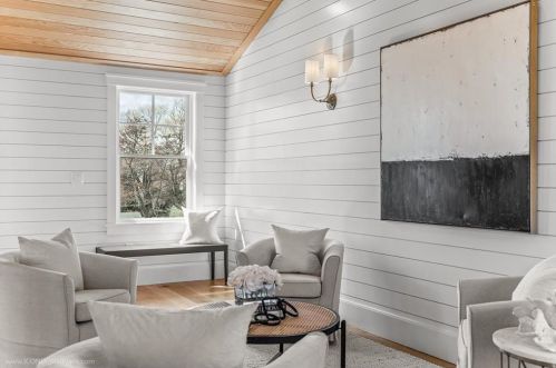 166 Ruggles Ave, Middletown RI 02840-4351 exterior