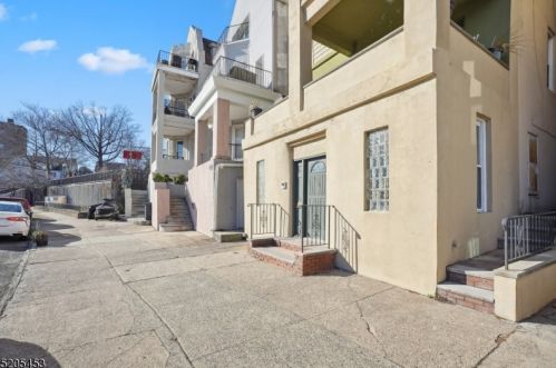 939 Blvd, Union City NJ 07086-7246 exterior