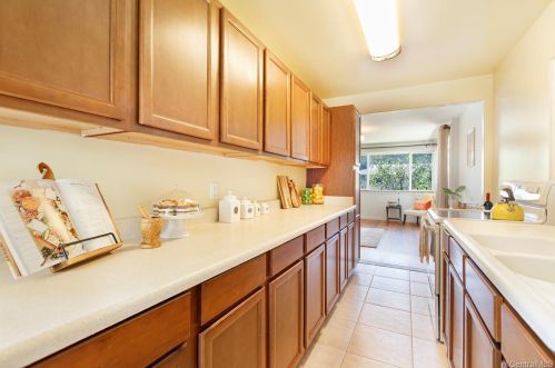 2424 Myrtle St, Honolulu HI 96816-3137 exterior