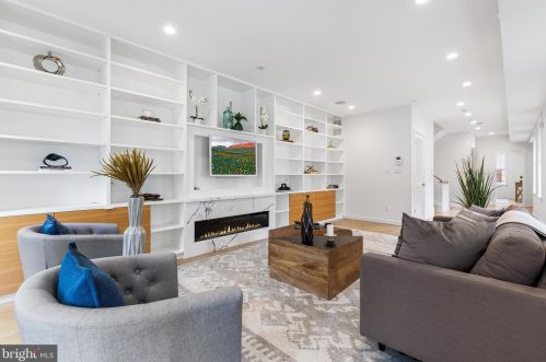 833 Bainbridge St, Philadelphia PA  19147-2009 exterior