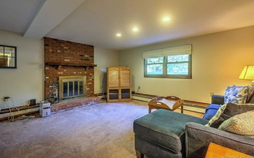 22 Lyda Dr, Milford CT 06460-3756 exterior