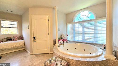 17815 Fraley Farm Rd, Rockville MD 20855-1664 exterior