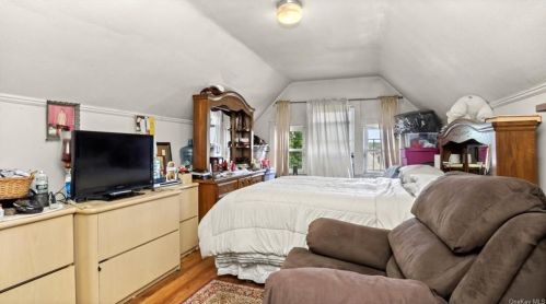 4315 Byron Ave, Bronx NY 10466-1517 exterior