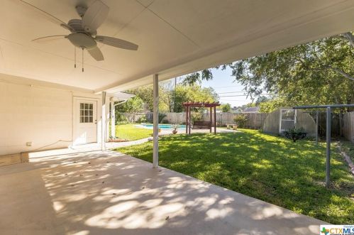 5922 Timberrock Dr, San Antonio TX 78242-1052 exterior