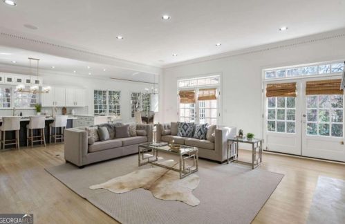 700 Brookwoods Trce, Atlanta GA 30342-2473 exterior