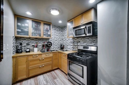 423 Ridgeway Ave, Chicago, IL 60624-1231