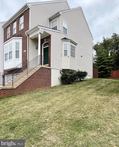5142 Ballycastle Cir, Alexandria, VA 22315-5567