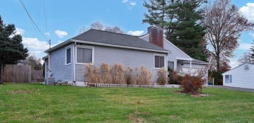 4 Mitchell Dr, Enfield CT 06082-4916 exterior