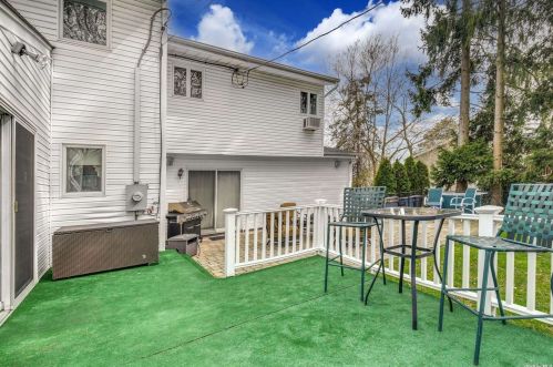 38 Fuller St, Huntington Station NY 11746-6657 exterior