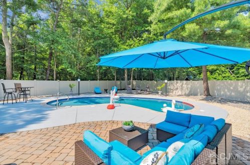 40 Ponderosa Ln, Old Bridge NJ  08857-3334 exterior