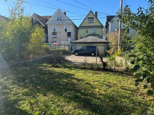 321 29 St, Milwaukee WI 53208-4204 exterior