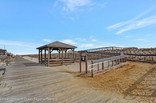 19 New Jersey Ave, Lavallette NJ 08735-2528 exterior