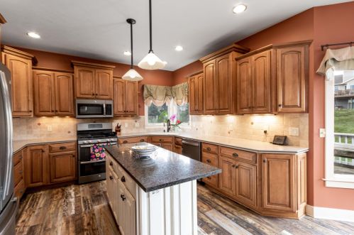 1815 Planters Row Dr, Byron Township, MI 49315-8177