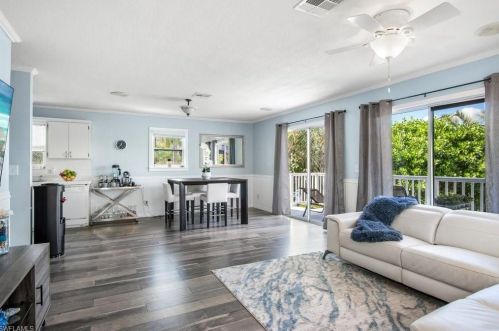 193 Cocohatchee St, Naples FL 34110-1608 exterior