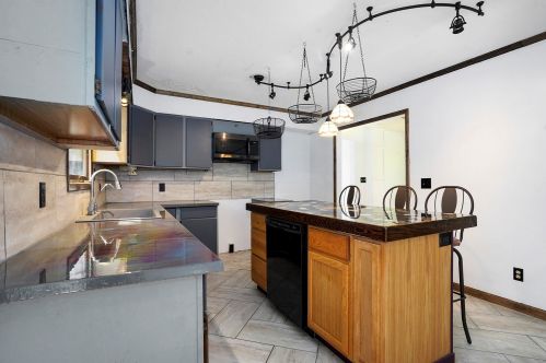 4090 Whitehall Rd, Meskegon MI 49445-1358 exterior