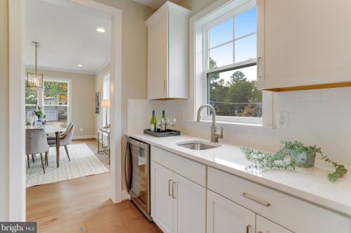 920 Darton Dr, Alexandria VA 22308-2021 exterior