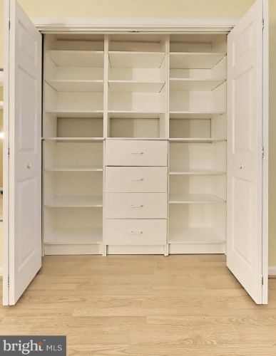 7712 Midday Ln, Alexandria VA 22306-2758 exterior