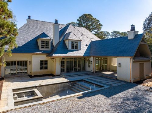 3364 Knollwood Dr, Atlanta GA 30305-1022 exterior