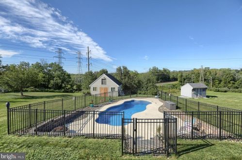 107 Doreen Dr, Hummelstown PA 17036-2725 exterior