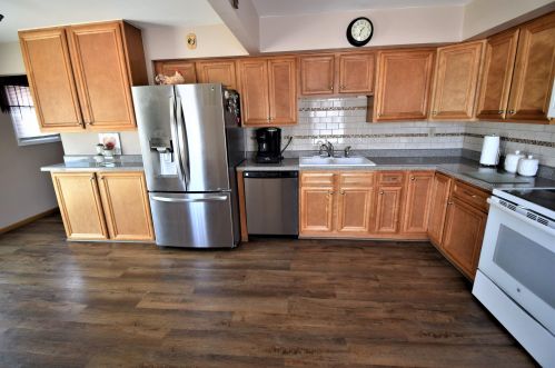 3173 6th St, Milwaukee, WI 53215-4701