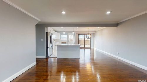 21 Deepdale Dr, Huntington Station NY 11746-4220 exterior