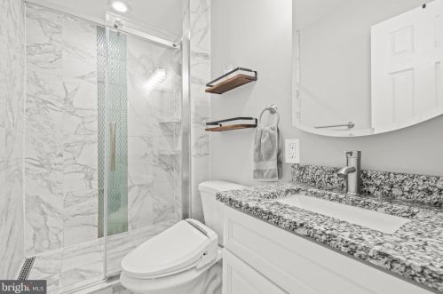 1956 Vly Ter, Washington DC 20032-4626 exterior