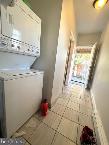 7040 Erdrick St, Philadelphia PA 19135-1012 exterior