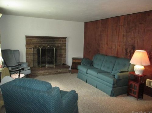 6 Mathew Ln, North Haven, CT 06473-1810